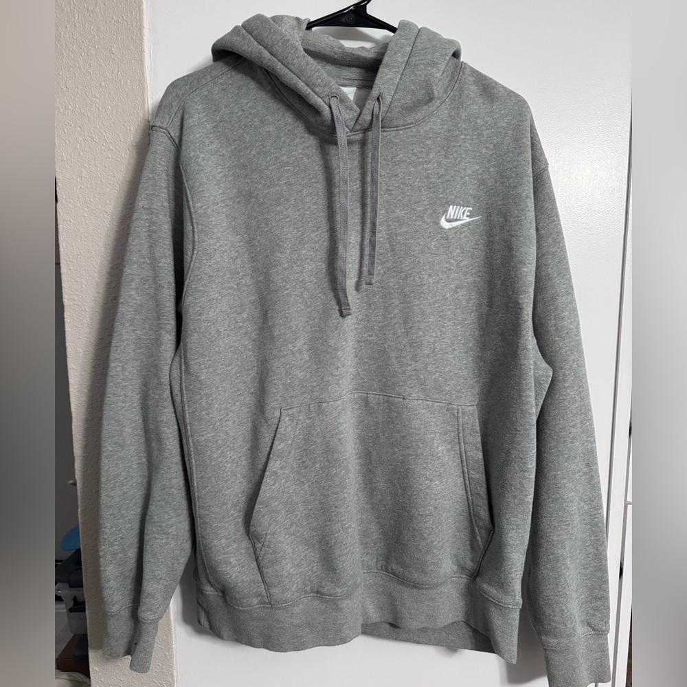 Nike Men's Grey Pullover Hoodie - Classic Swoosh
